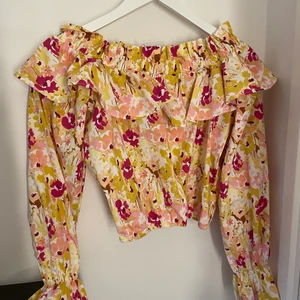 MajaNilssonLindelöf - Topp/Blus från en av hennes kollektioner med Gina Tricot! Aldrig använd, bara provad💓