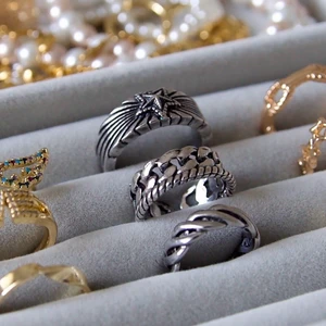 ⚡️ SILVERRINGGAR ⚡️ - Silverringar som passar till allt! De två högst upp kostar 95kr/st och den längst ner 75kr/st ⚡️