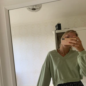 Tröja - Mintgrön tröja från monki i storlek XS. 