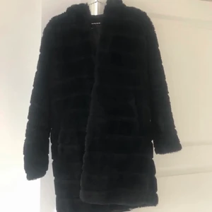 Pälsjacka  - Storlek 34. 