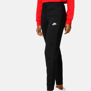 Nike byxor - Byxor ifrån NIKE i fint skick! Storlek XS  Frakt tillkommer på 66kr ❤️