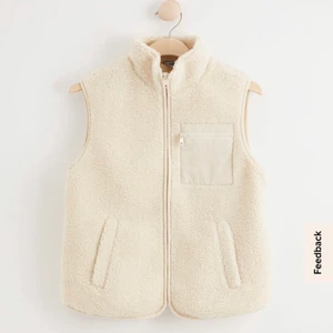 Väst - Superfin fleeceväst som är andväd Max tre gånger så är som ny💕💕💕