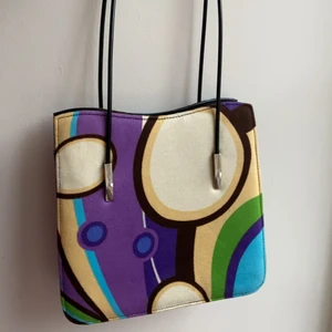 Väska - En sjukt cool väska köpt på second hand.