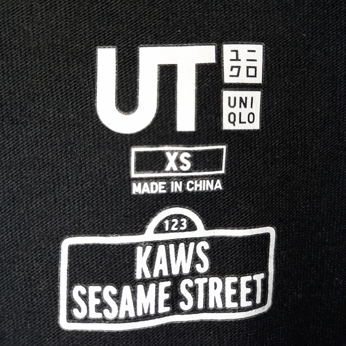 Kaws sesame street × uniqlo - 90