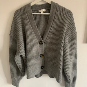 Stickad kofta H&M - ▪️Fint skick, använd fåtal gånger 