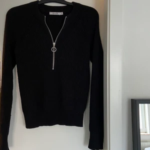 Stickad tröja  - Mysig stickad tröja i storlek XS, passar även S! 