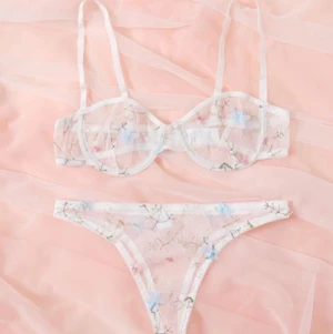 Underkläder - Helt oanvända underkläder från shein, dem är super söta och har jätte fint material. 💗