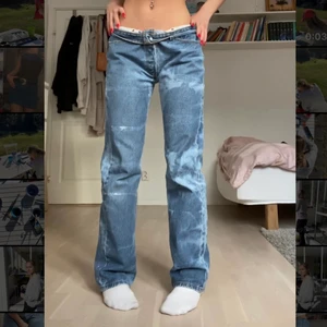 Levis jeans - Levis 501or som är skitsnyggt blekta! De sitter bra på mig som är 170 och brukar ha 27-28 i waist men är ganska baggy så brukar vika ned dem som man ser på bilderna. ❗️buda i kommentarerna, budet ligger på 500 då hon som budade överst har dragit sig ur❗️
