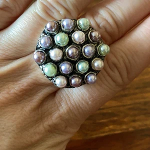 Stooor ring goth lolita  - Stor ring.  Pastell pärlor. Storlek 18mm. Frakt tillkommer 15kr 