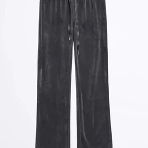 Fina och sköna Gina byxor  - Jag säljer dessa populära mjukis byxorna, jätte sköna & inga hål eller besvär, säljer tyvärr för jag inte andvänder dom mer. Dom passar från 165-171 cm. 