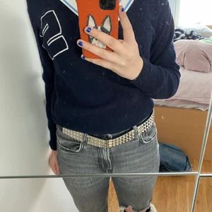 Sandro tröja - Säljer min fina sandrotröja i en chashmirblandning. Passar verkligen till allt och är så fin. Köpt på NK för ca 2000 säljer för 450❤️