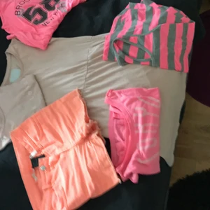 Rosa kläder barn - 2 tröjor 1 linne 1 kort jumpsuit 1 par schorts 1 klänning