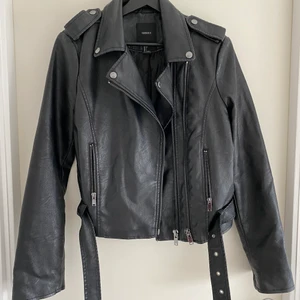 Skinnjacka från Forever 21 - Använd ett fåtal gånger, det står L i den men den är mer som S/M
