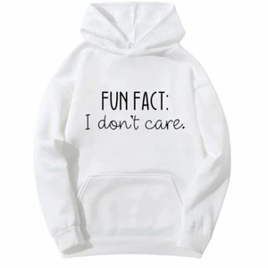 Hoodie me tryck st M - Vit hoodie från SHEIN. Jag brukar ha M på kläder och den sitter perfekt. Hämtas 20 min söder om Gbg, kan fraktas men köparn står för frakt