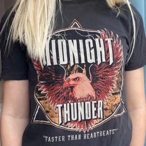 Tröjor från Gina tricot - 2 fina tröjor från Gina tricot. Båda kostar 40kr styck. Första tröjan är storlek xxs och den andra är i storlek xs.