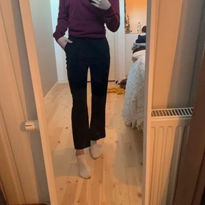 Kostymbyxor - Köpt på Gina tricot för ungefär 1 år sen, bra skick och bara använda några gånger. Storlek 34 