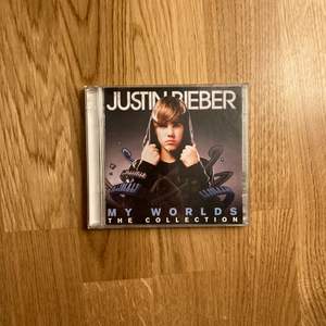 Justin Biebers ”My worlds: The collection på cd. Perfekt skick. Köparen betalar frakt.