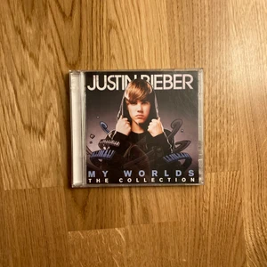 Justin Bieber Cd - Justin Biebers ”My worlds: The collection på cd. Perfekt skick. Köparen betalar frakt.