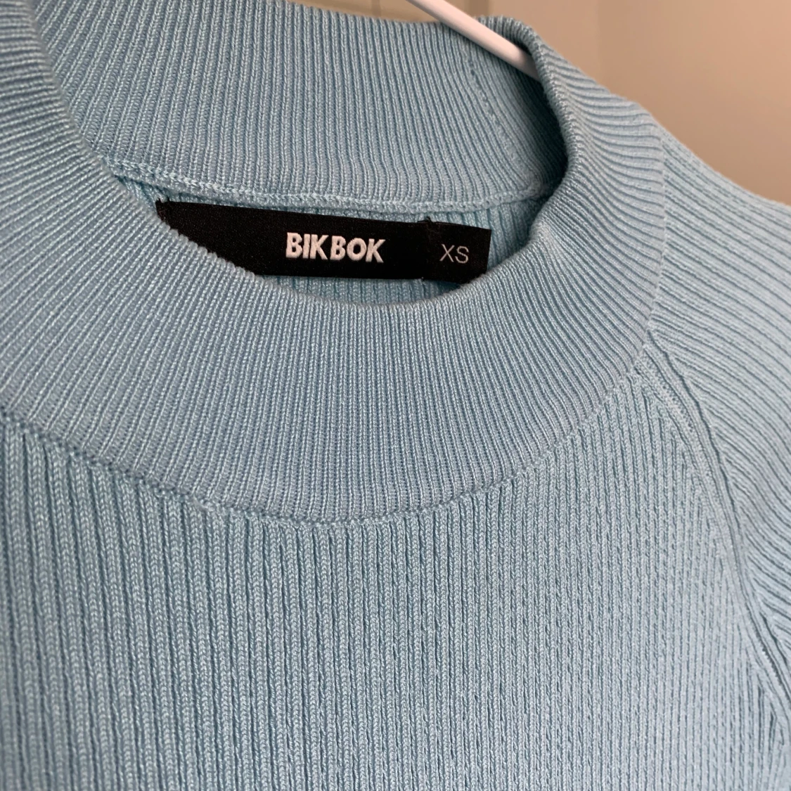 Ljusblå ribbad tröja - 91