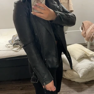 Skinnjacka - Använd 1-2 ggr, är tyvärr förliten nu.