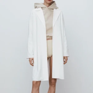 Oanvänd ny mockajacka från zara - Oanvänd ny mockajacka från zara strl xs. Aldrig använt, du får den i orginalförpackning.