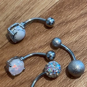 Piercingar  - Navel och tunga 