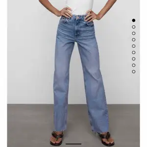 Sjukt snygga blåa zara jeans! Aldrig använda och i storlek 36!! Sitter sjukt bra!! 