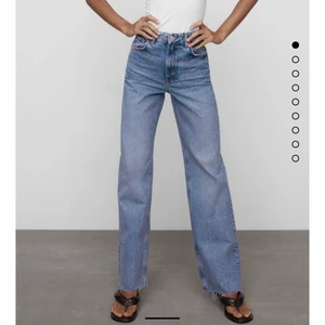 Zara jeans - Sjukt snygga blåa zara jeans! Aldrig använda och i storlek 36!! Sitter sjukt bra!! 