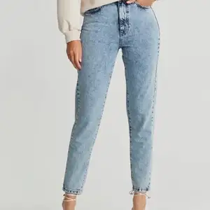 Ljusblå jeans från Gina tricot, storlek 36, knappt andvända