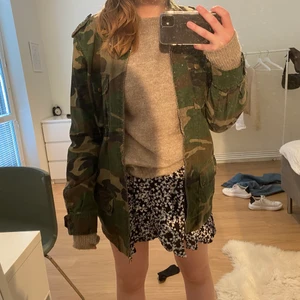 Kamouflage jacka  - Oversize kamouflage jacka i strl S. Köparen står för frakten❣️❣️ 