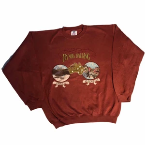 Dynora Trekking - Vintage Hoodie - En fin lite vinröd hoodie med ett embroderat tryck. Passar me de mesta klädesplaggen och är perfekt att ha som baggy. Köptes from en trifthstore i USA.