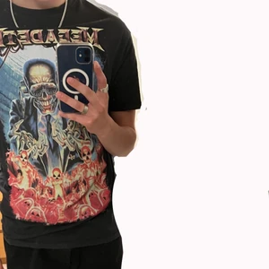 megadeath t-shirt - Riktigt snygg megadeath t-shirt i storlek m, använd fåtal gånger cond: 9/10