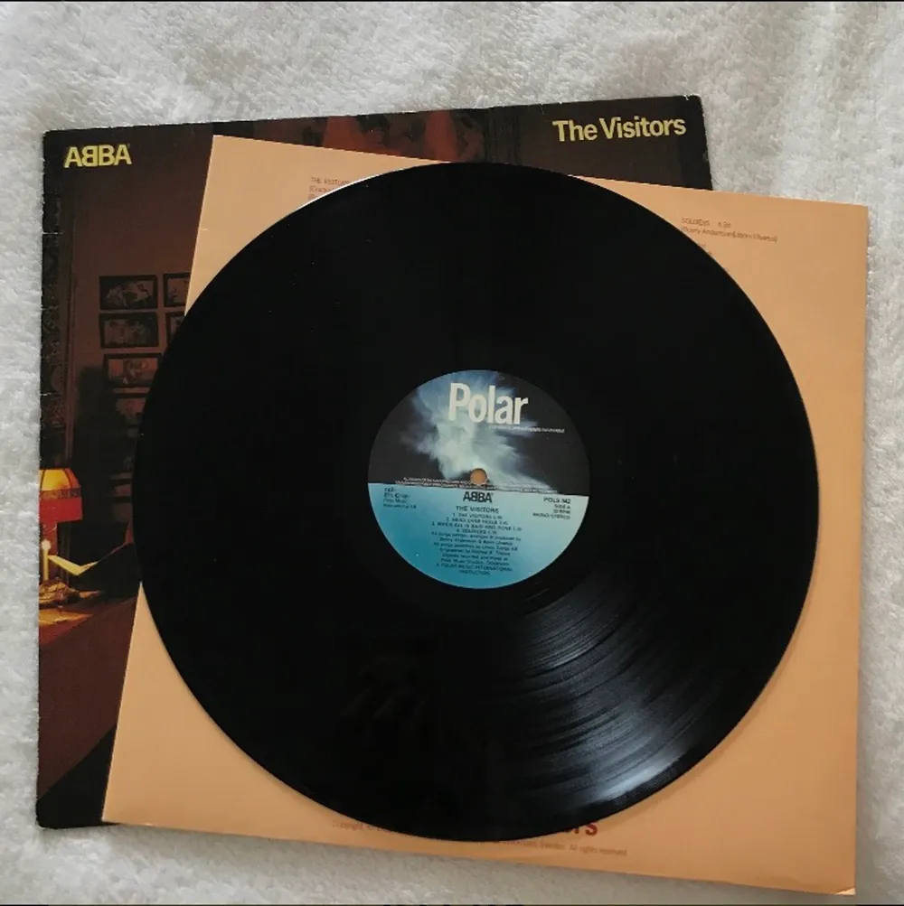 Abba The Visitors Vinyl/LP. 💕 Köpt begagnad, inte spelar mycket av mig. Skiva och omslag är i fint skick!  Omslaget är lite stött i kanterna.. Övrigt.