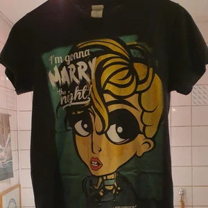 Lady gaga T.SHIRT  - I bra skick passar till allt .pris inklu frakt 
