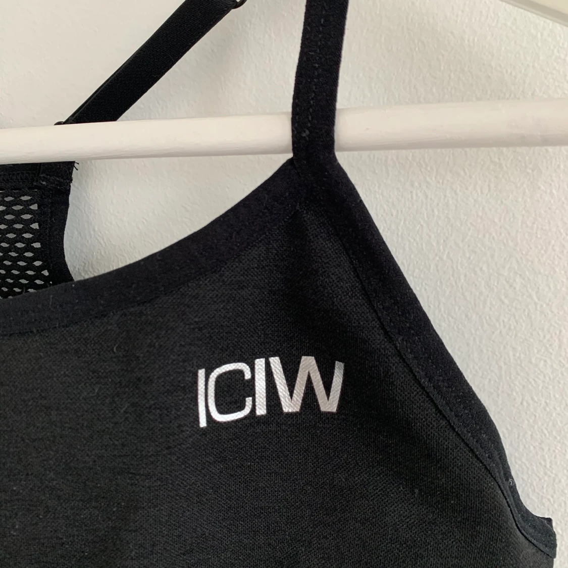 ICANIWILL Queen Mesh Sports Bra - 90