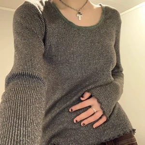 Tröja - Grön tröja från märket Soya. Tycker den är fett fin men tyvärr kommer den inte till andvändning :(🍀 Skickar spårbart ;)