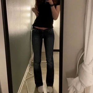 Y2K jeans - Lowrise jeans från märket replay. De är köpta här på Plick och aldrig använda av mig. Säljer då de inte passade på mig. 💕