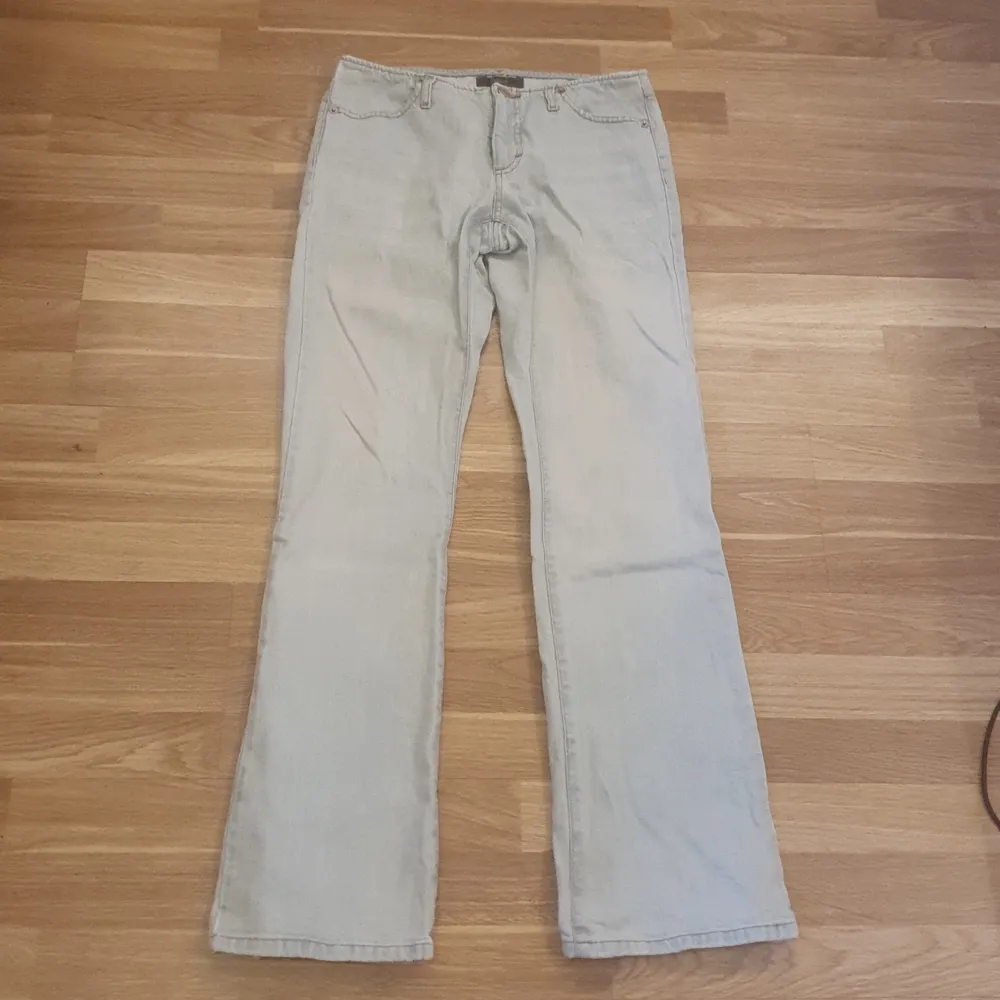 Filippa K jeans i fint skick. Storlek S vilket jag tror motsvarar ungefär stl 28-29. Låg midjad. . Jeans & Byxor.