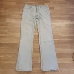 Filippa K jeans - Filippa K jeans i fint skick. Storlek S vilket jag tror motsvarar ungefär stl 28-29. Låg midjad. 