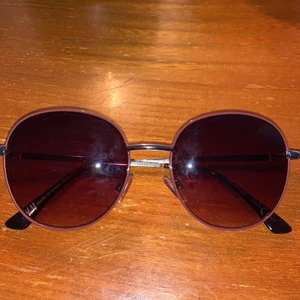 Solglasögon från H&M - Solglasögon köpta på H&M.                                                  För övriga frågor kontakta mig privat! :)) 