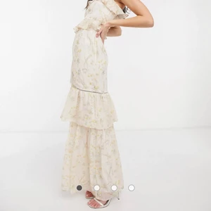 Hope & Ivy klänning sökes  - Söker denna Hope & Ivy maxiklänning. Helst strl 36, men alla kan vara till hjälp❣️