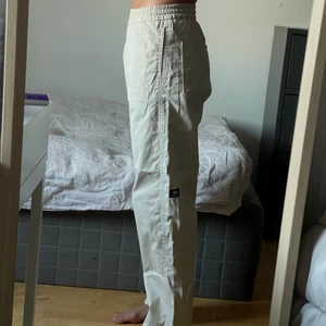 Sweet sktbs byxor - Riktigt snygga byxor som tyvärr inte kommer till användning så ofta. Sweet Loose Surfer Pant - Offwhite