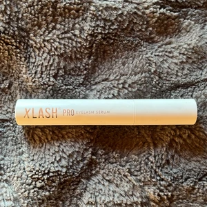 X-lash 6ml - Säljer mitt andra x-lash som bara är använt en gång då jag fick det i present men är inte i behov då jag använder lösfransar🤍 