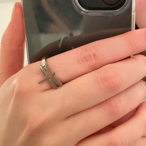 Ring - En ring från Edblad med en trollslända. Så fin och passar till vardag och fest💍💍💍!! Nyskick men kommer inte till användning för den är lite för stor för mig. Säljs inte längre och nypris är 249kr. 