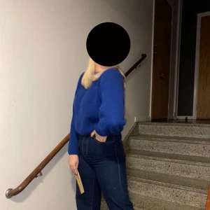 Blå stickad tröja - En fin blå stickad tröja från hm 🤗 skriv för mer info!