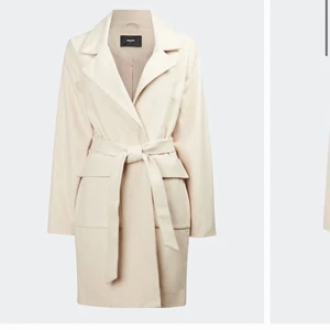 BikBok kappa - Köpte denna kappa för 1 år sen, den är fortfarande i bra skick och knappt använd. Dock är den lite mörkare än i bilden. Orginalpriset är 899kr men jag säljer den för 500kr, men priset går och diskutera vid snabb affär. Storleken är XS men passar även S