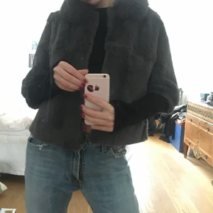 Päls jacka kappa - Så fin äkta pälsjacka från Italien! Kolla min andra annons för mer info! ❤️