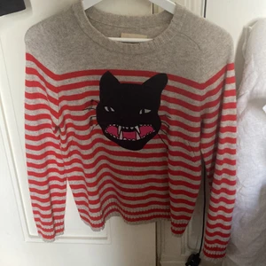 Randig cashmere tröja Zadig - Säljer nu min fina randiga Zadig kashmirtröja. Använd men i mycket bra skick dvs inga defekter. 