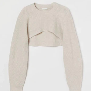 Hm croppad ribbstickad tröja strl M - Säljer denna jätte fina och trendiga tröja från hm som tyvärr inte kommer till användning. Använd enstaka gånger och är i nyskick. Köpte den för 200 kr men säljer för 40kr plus frakt. Buda i kommentarerna och kontakta mig privat för fler bilder❤️‍🔥❤️‍🔥