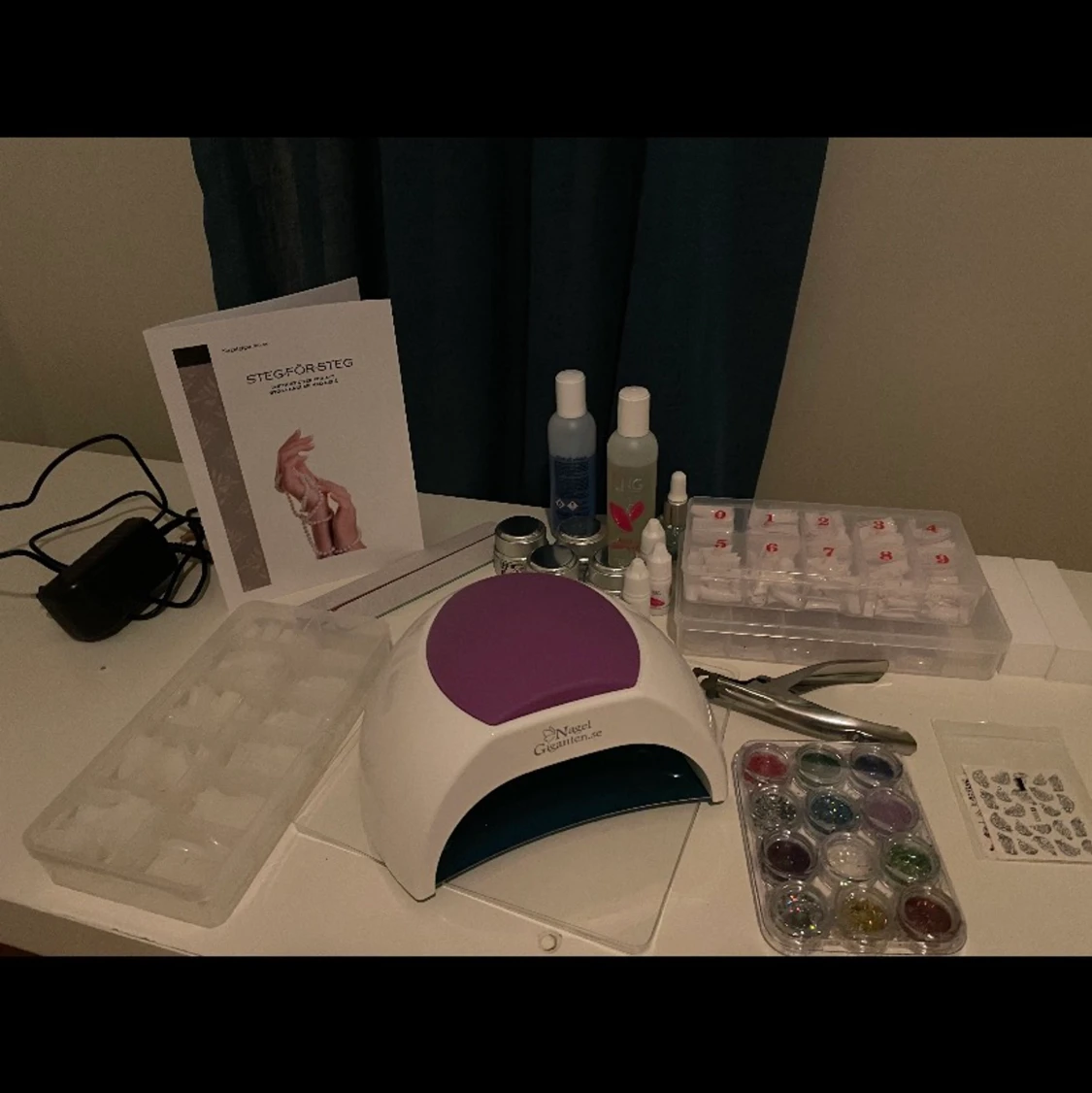 Nagelkit inklusive en helt ny uv-lampa